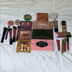 DRUGSTORE/HIGH END MAKEUP BUNDLE